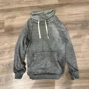 Derek Heart Heather Gray Pullover